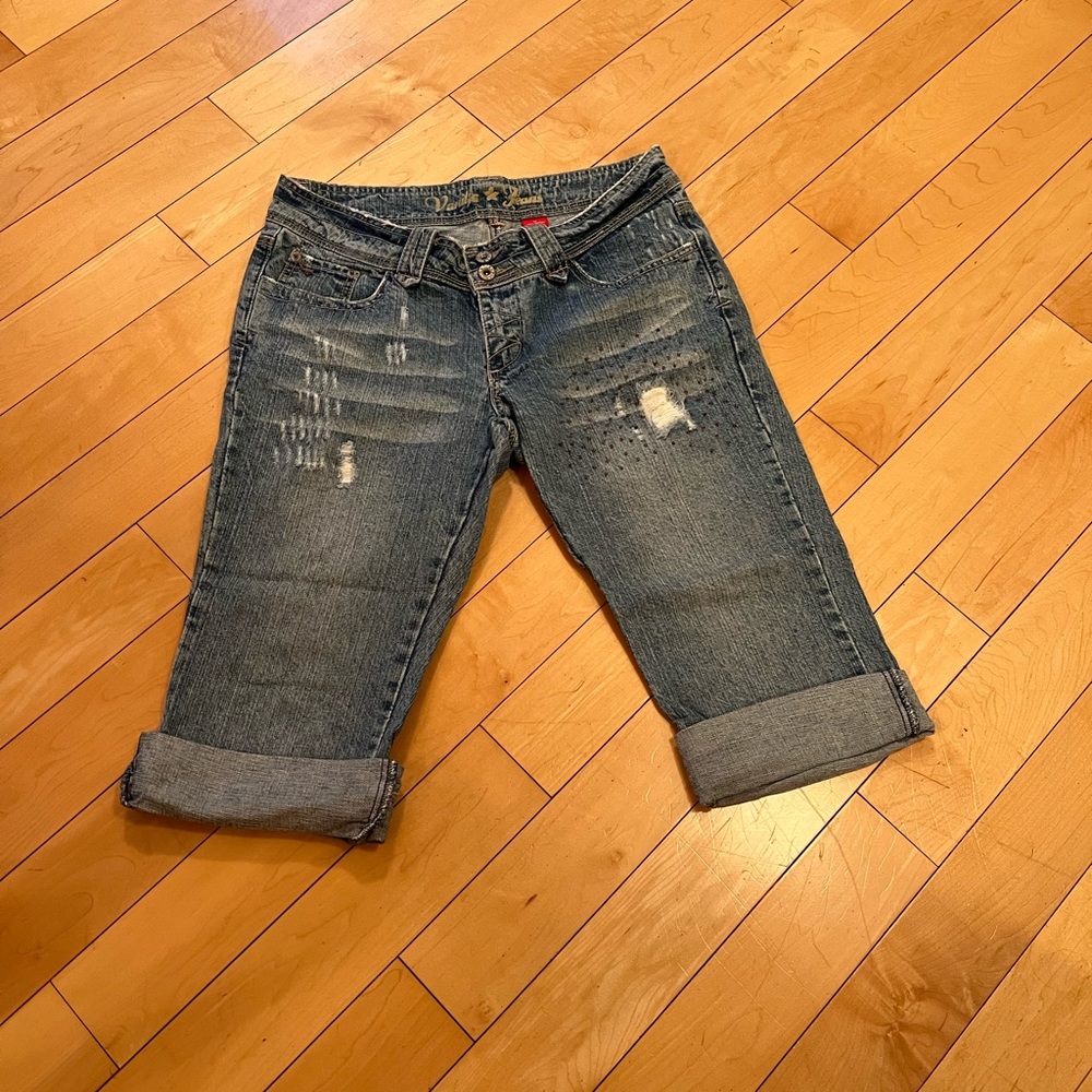 Super cute denim capris